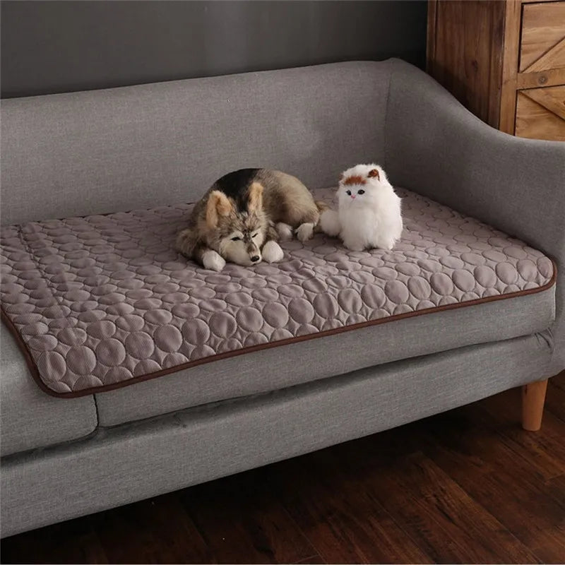 Zvizzi ChillMat™ – Summer Cooling Pad for Dogs & Cats