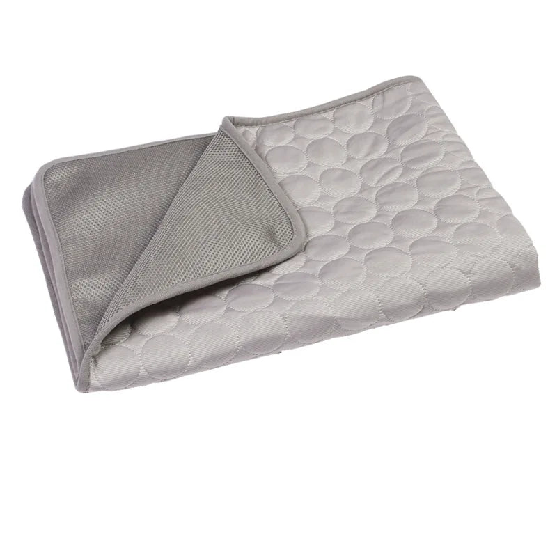 Zvizzi ChillMat™ – Summer Cooling Pad for Dogs & Cats